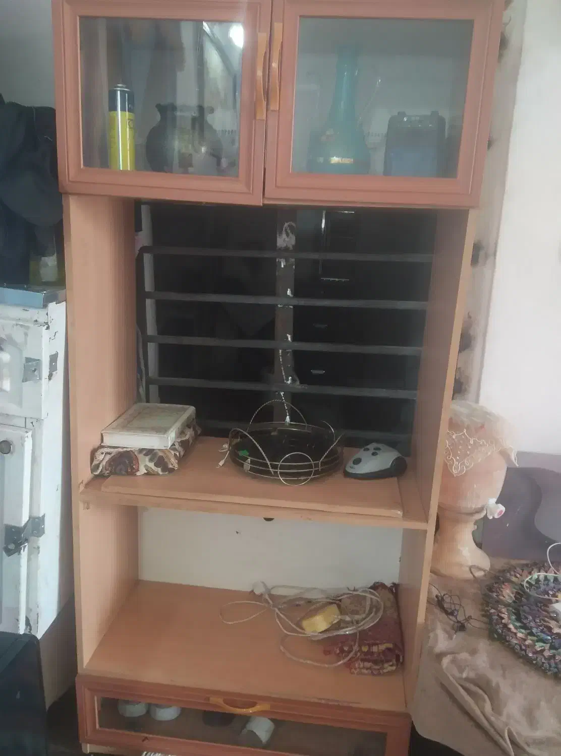 یک عدد میز تلویزیون بفروش میرسد|میز تلویزیون|رفسنجان, |دیوار