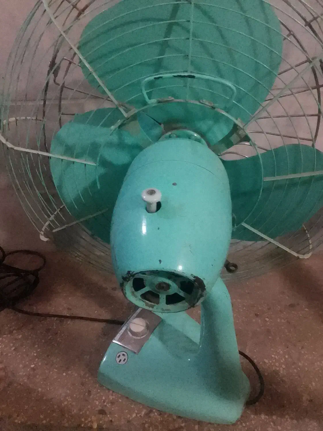 پنکه قدیمی زمیتی|پنکه و تصفیه‌کنندهٔ هوا|یزد, |دیوار