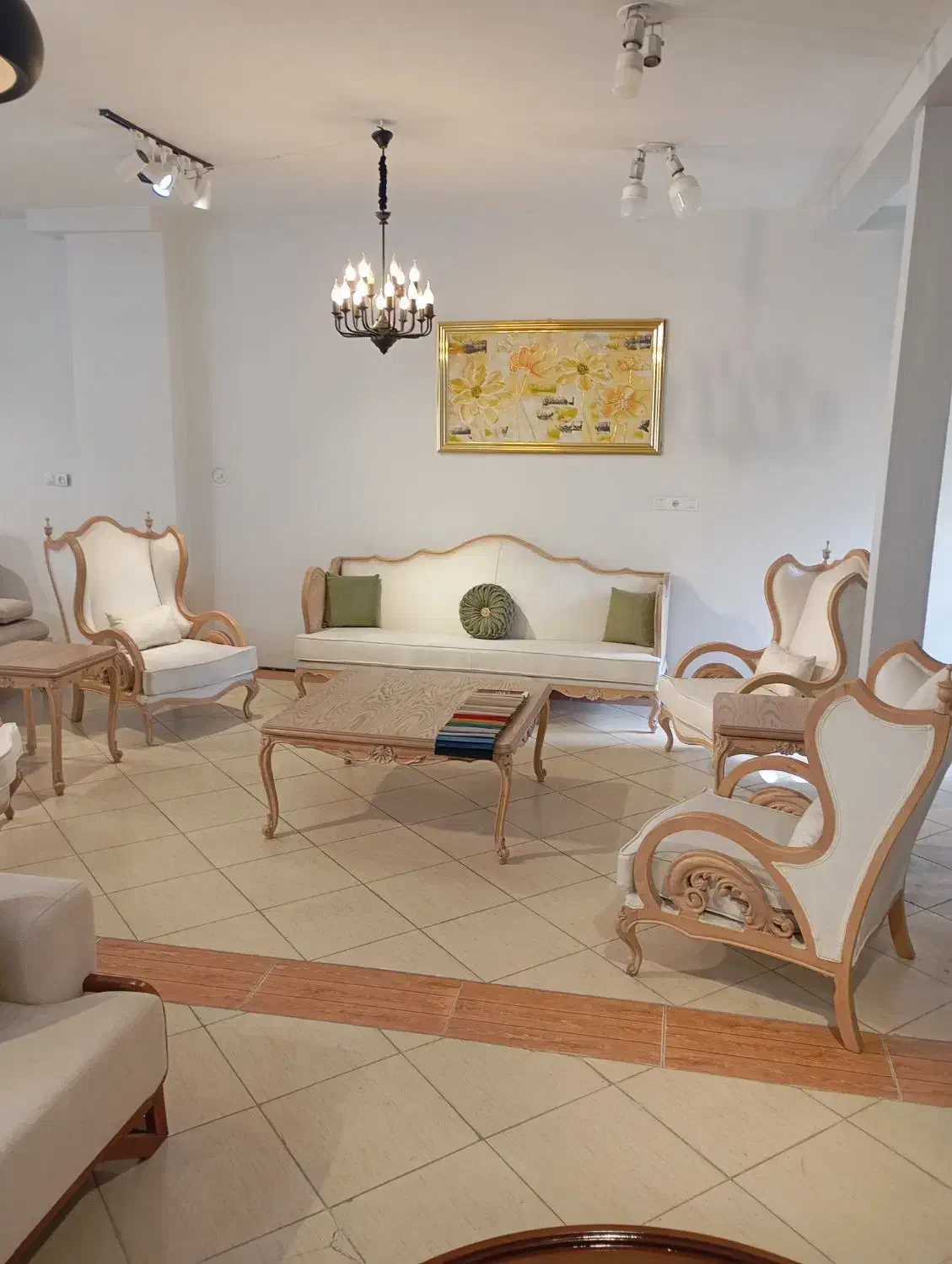 مبل کلاسیک مدل کینگ|مبلمان خانگی و میز عسلی|ملایر, |دیوار