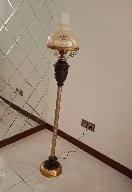 اباژور سالنی ایستاده نو خیلی کم کار|چراغ خواب و آباژور|ری, دولت‌آباد|دیوار