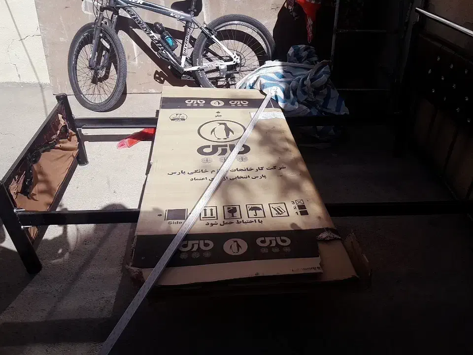 تخت تک نفره همراه با کف چوبی|تخت و سرویس خواب|میاندوآب, |دیوار