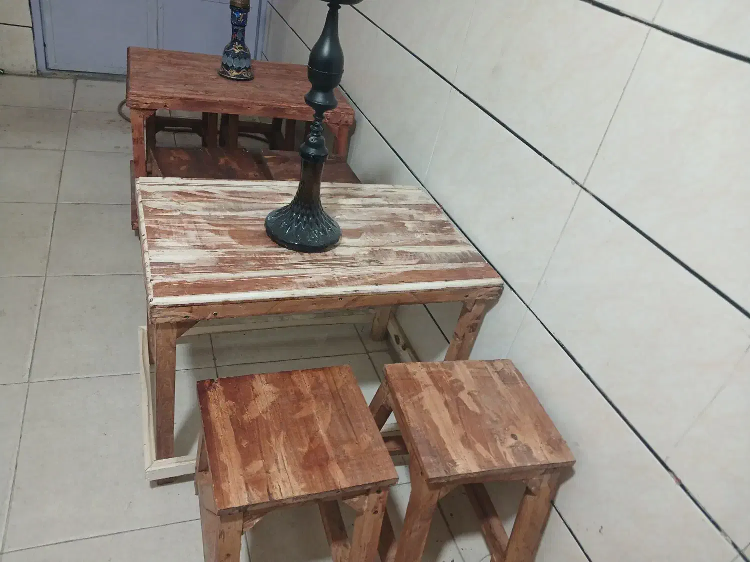 میز و چهارپایه چوبی کافه|مبلمان خانگی و میز عسلی|الیگودرز, |دیوار