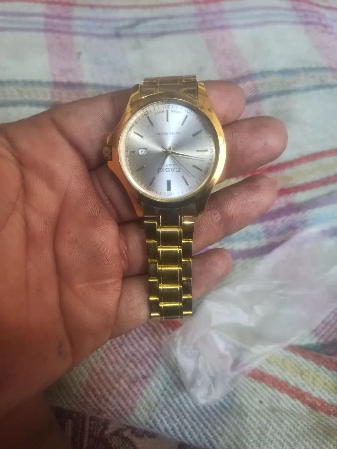 ساعت نونو هنوز پوشیده نشده|ساعت|بم, |دیوار