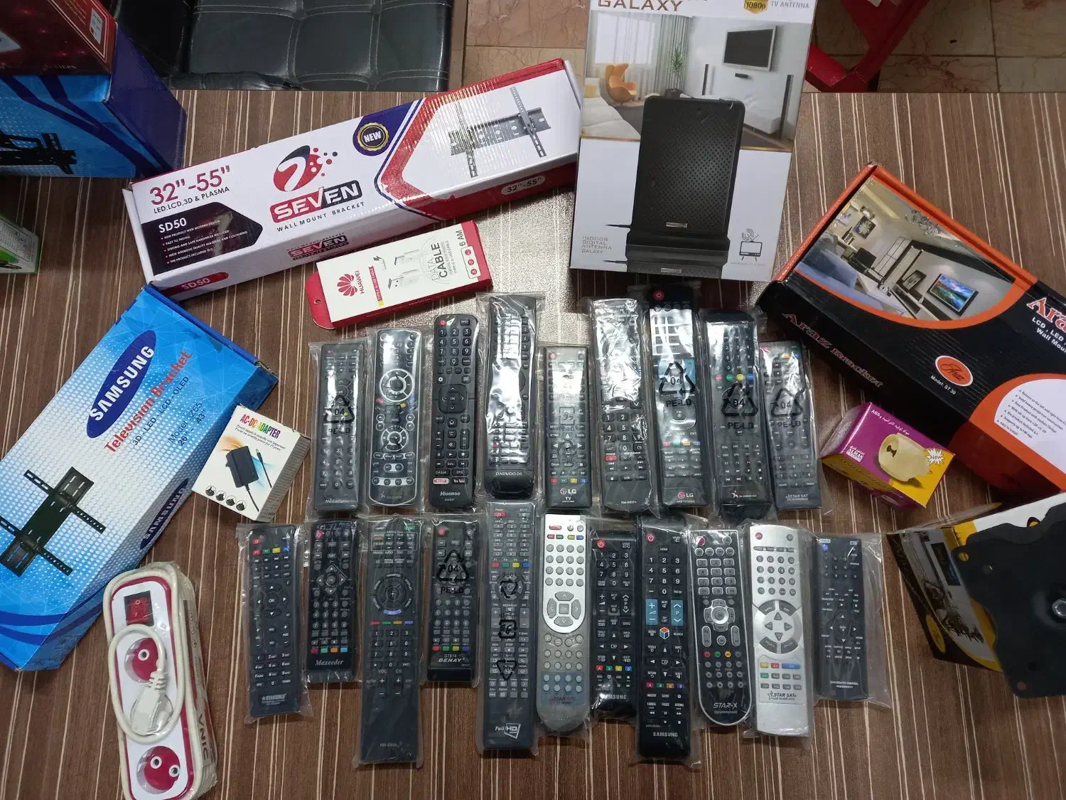 انواع کنترل تلوزیون و گیرنده|تلویزیون و پروژکتور|صدرا-فارس, فاز ۱|دیوار