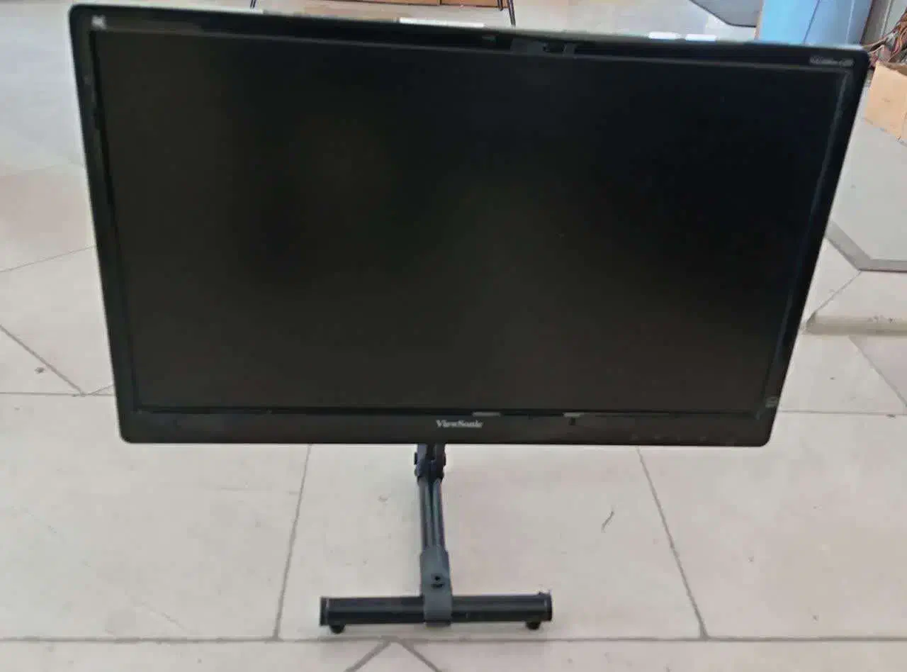 مانیتور 24اینچ LED- بلندگودار-Full HD پورت VGA-DVI|قطعات و لوازم جانبی رایانه|نجف‌آباد, هفده شهریور|دیوار