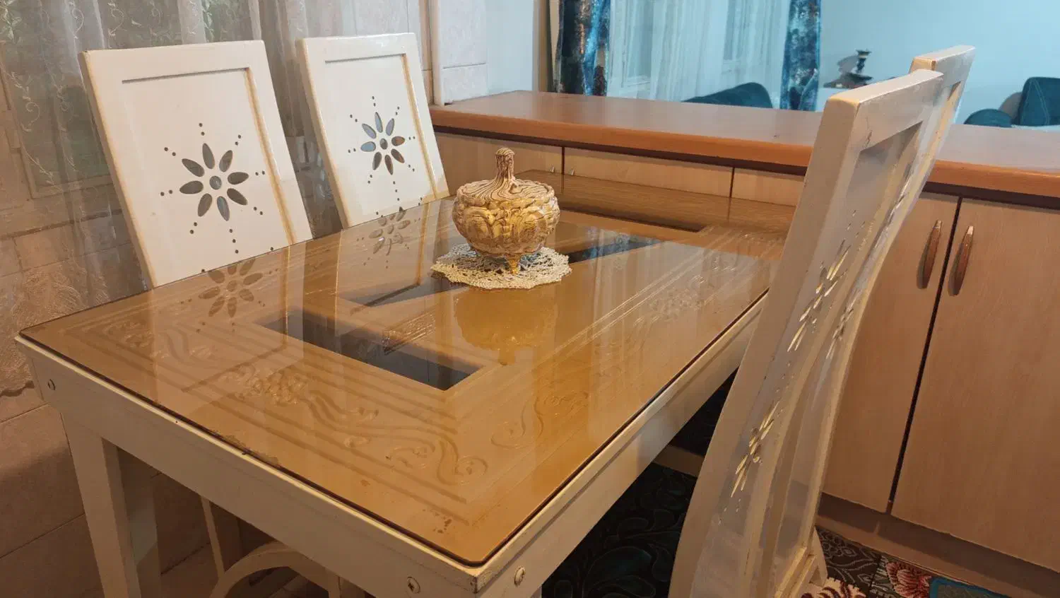 میز چهار نفره غذاخوری|میز و صندلی غذاخوری|دماوند, گیلاوند|دیوار