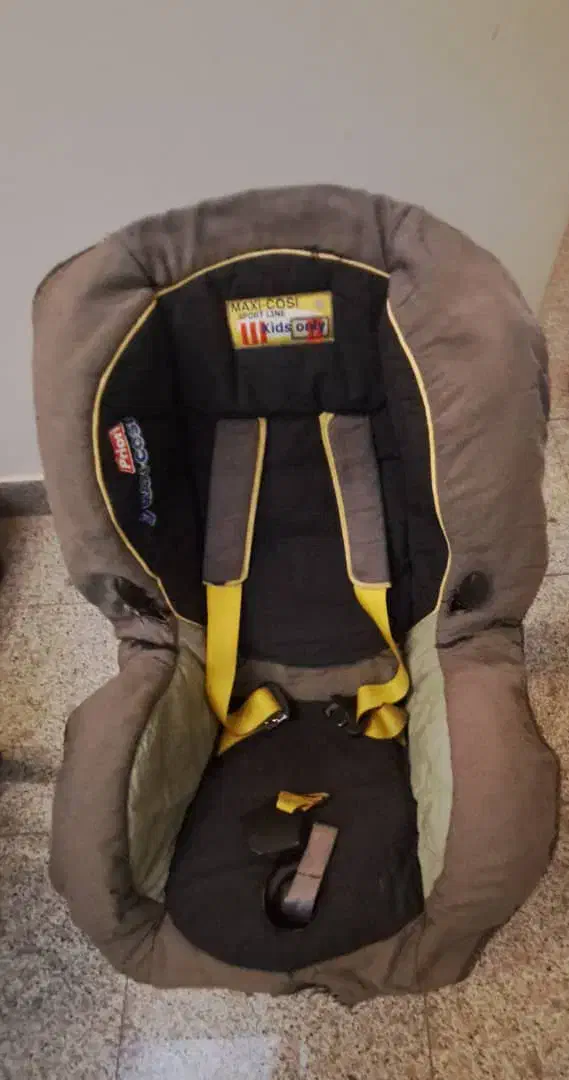 صندلی ماشین ۳ تا ۱۰ سال خارجی|تخت و صندلی بچه|تهران, زعفرانیه|دیوار