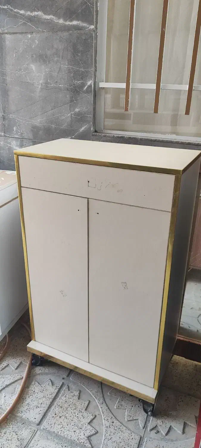 ب دلیل تغییر شغل قیمت پایین بفروش می‌رسد|جاکفشی، کمد، دراور|کبودرآهنگ, |دیوار