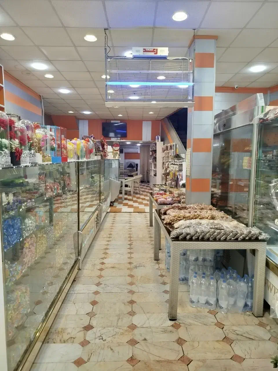 دو پرسنل کار در قنادی و فروش (1اقا/1خانم)|استخدام خدمات فروشگاه و رستوران|رامسر, |دیوار
