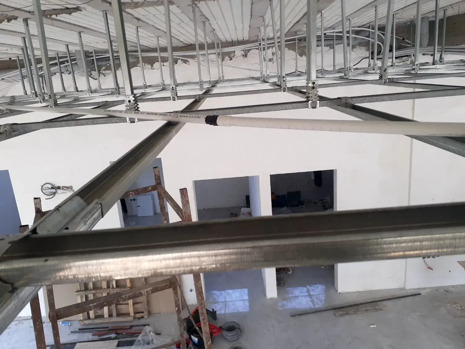 طراحی و اجرای سقف کاذب کناف و آرمسترانگ|خدمات پیشه و مهارت|لاهیجان, جمهوری|دیوار