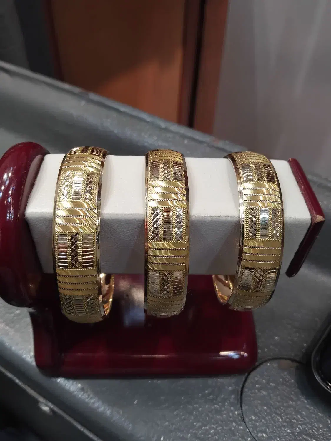 النگو اینه ای و مدل دار فقط جهت سرمایه گزاری|جواهرات|اقبالیه, |دیوار