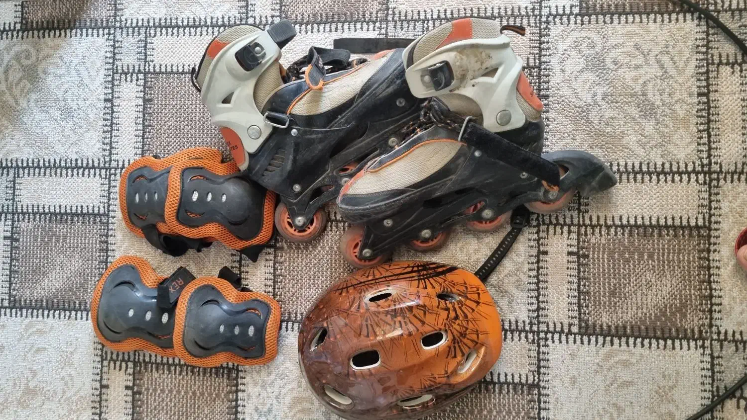 اسکیت با کلاه زانو بند ومچ بند|دوچرخه، اسکیت، اسکوتر|قم, شهرک شهرداری|دیوار