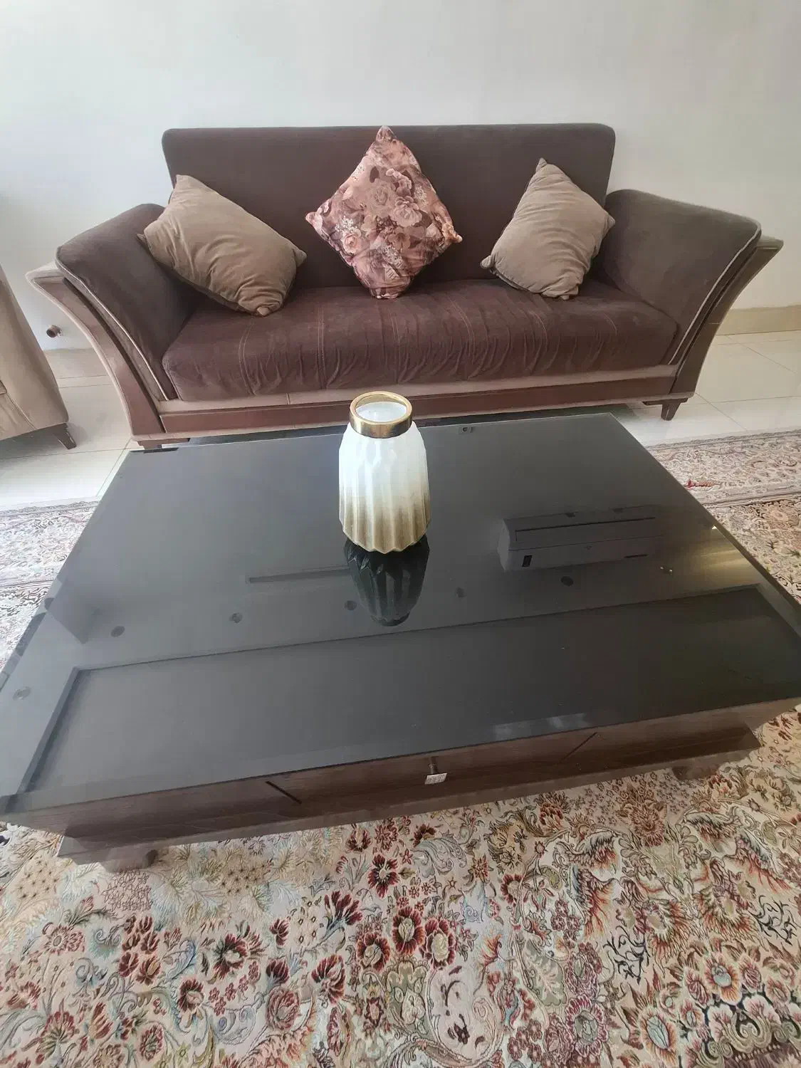 میز جلو مبل کاملا تمیز|مبلمان خانگی و میز عسلی|فولادشهر, C1|دیوار