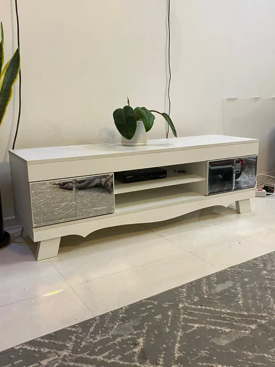 میز تلویزیون در حد نو|میز تلویزیون|مشهد, الهیه|دیوار