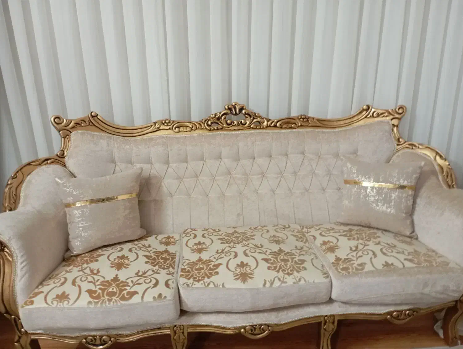 مبل سلطنتی 9 نفره همراه سه عدد میز|مبلمان خانگی و میز عسلی|تربت‌حیدریه, بی بی حسنیه|دیوار