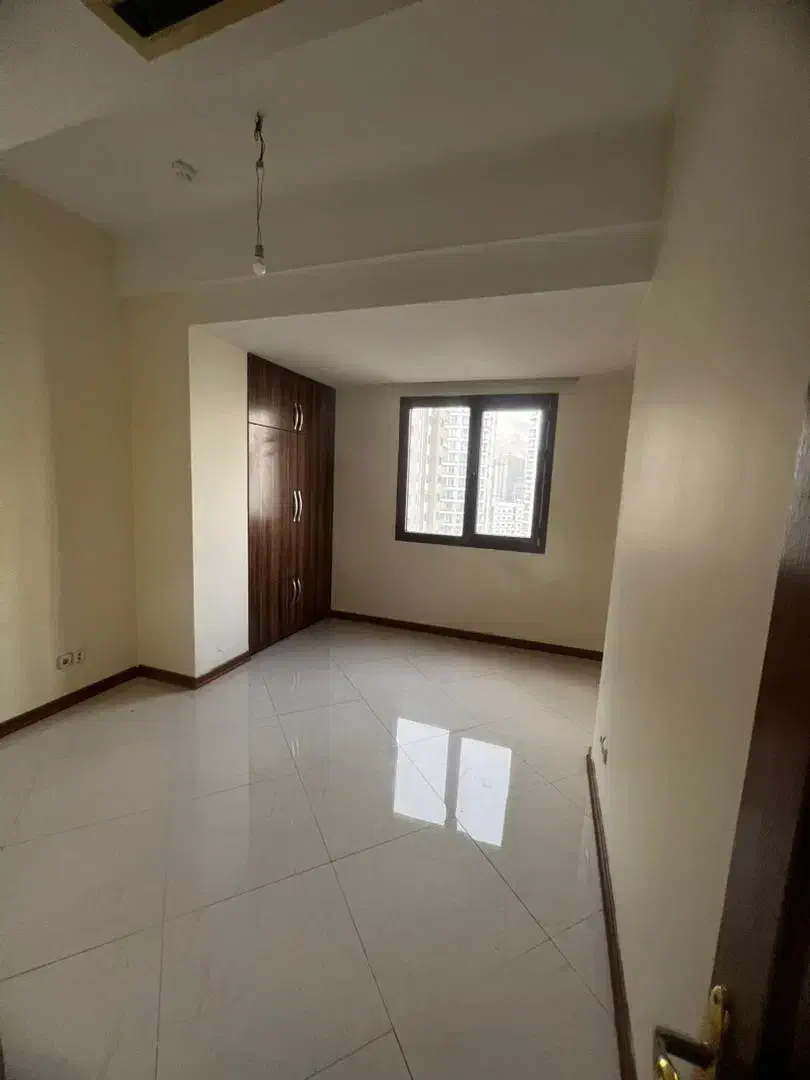 آپارتمان ۱۴۵متری سه خواب غرب دریاچه