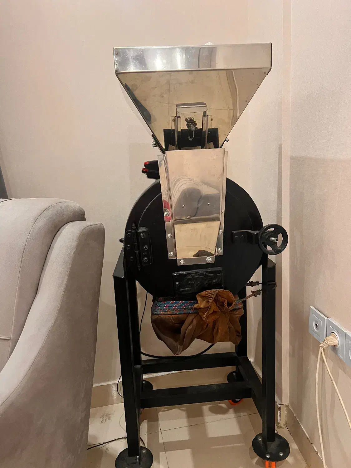 اسیاب ترک رجبی|کافی‌شاپ و رستوران|رشت, پستک|دیوار