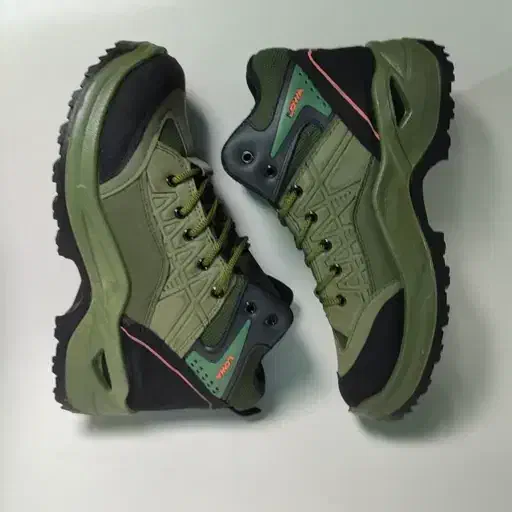 کفش کوهنوردی و کار و پیاده روی|کیف، کفش، کمربند|چابهار, |دیوار