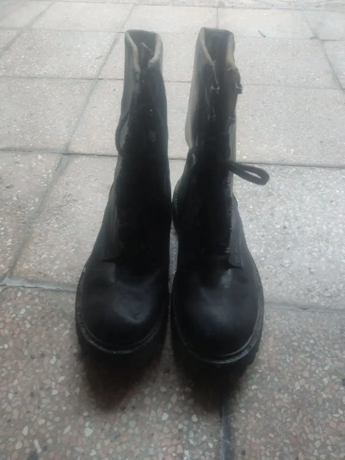 پوتین خارجی|کیف، کفش، کمربند|بیرجند, |دیوار