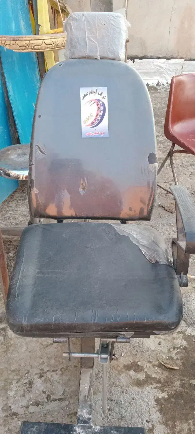 صندلی ارایشگری|آرایشگاه و سالن‌های زیبایی|سمنان, |دیوار