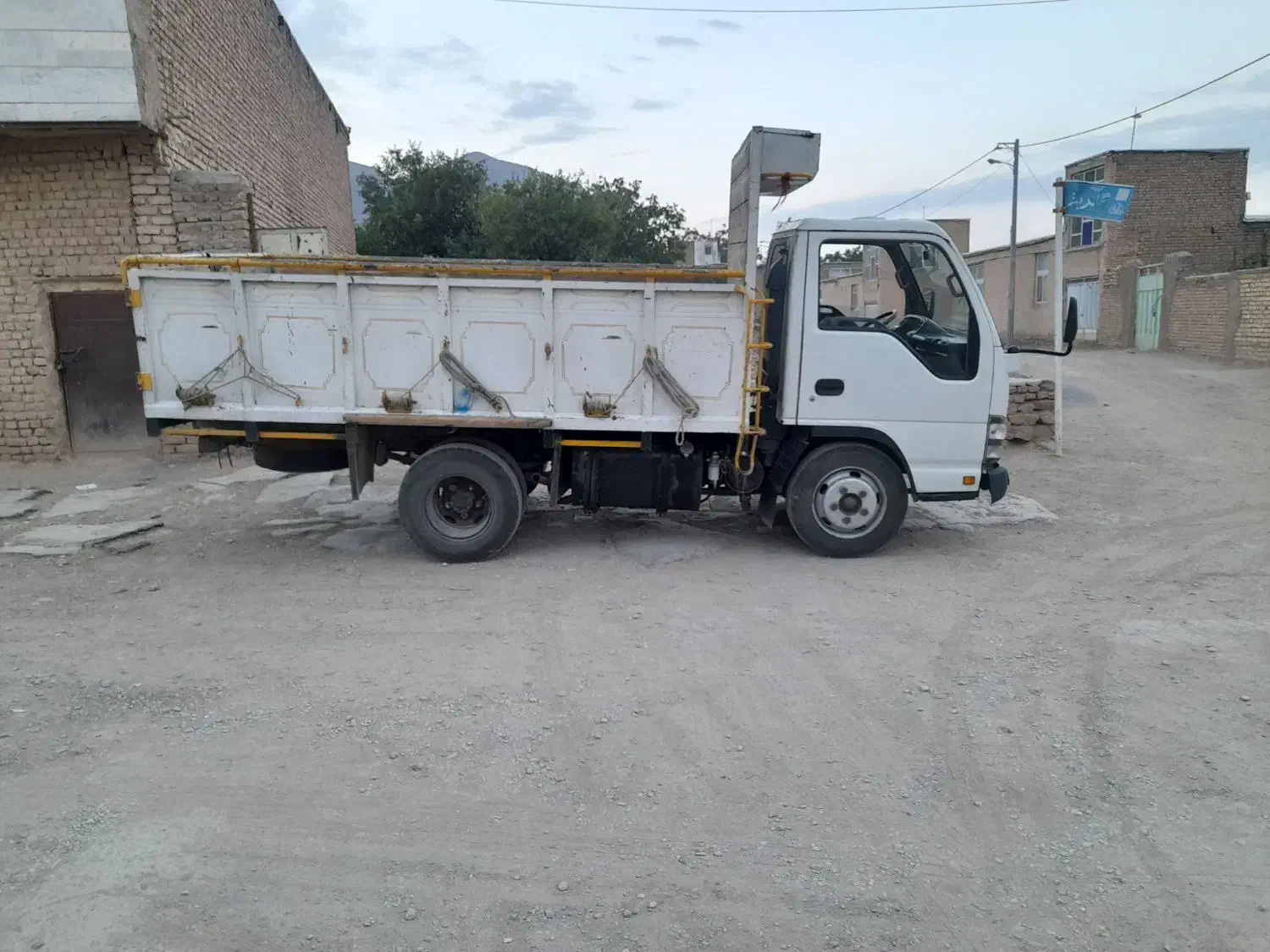 یک دستگاه کامیونت ایسوزو ۵۲۰۰مدل ۸۷|خودرو سنگین|خمینی‌شهر, |دیوار