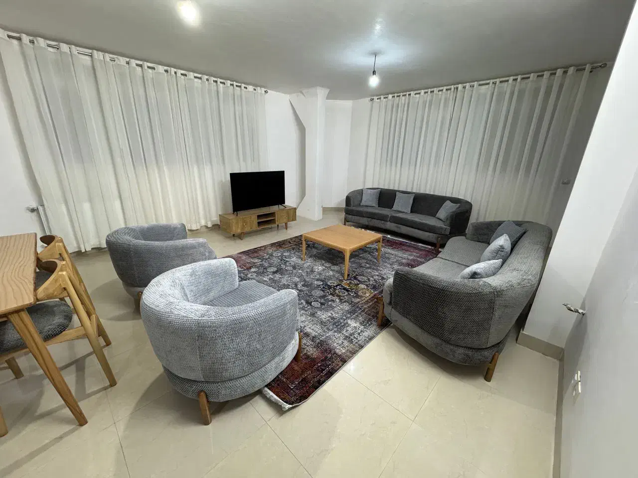 منزل مبله|اجارهٔ کوتاهمدت آپارتمان و سوئیت|شیراز, قدوسی غربی|دیوار