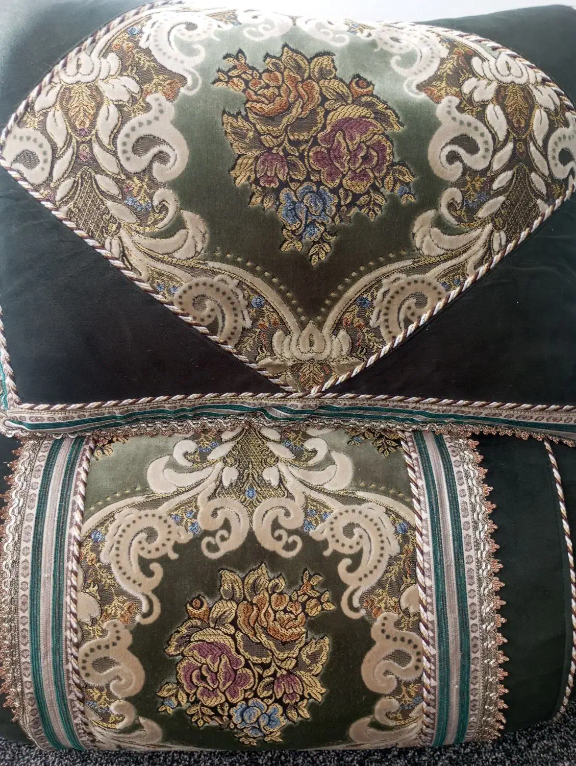 بالشت و پشتی ده جفت با پر گل ..|رختخواب، بالش، پتو|یاسوج, |دیوار