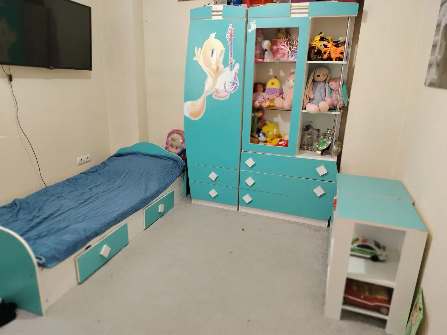 تخت و کمد نوجوان|تخت و سرویس خواب|پرند, فاز ۳|دیوار