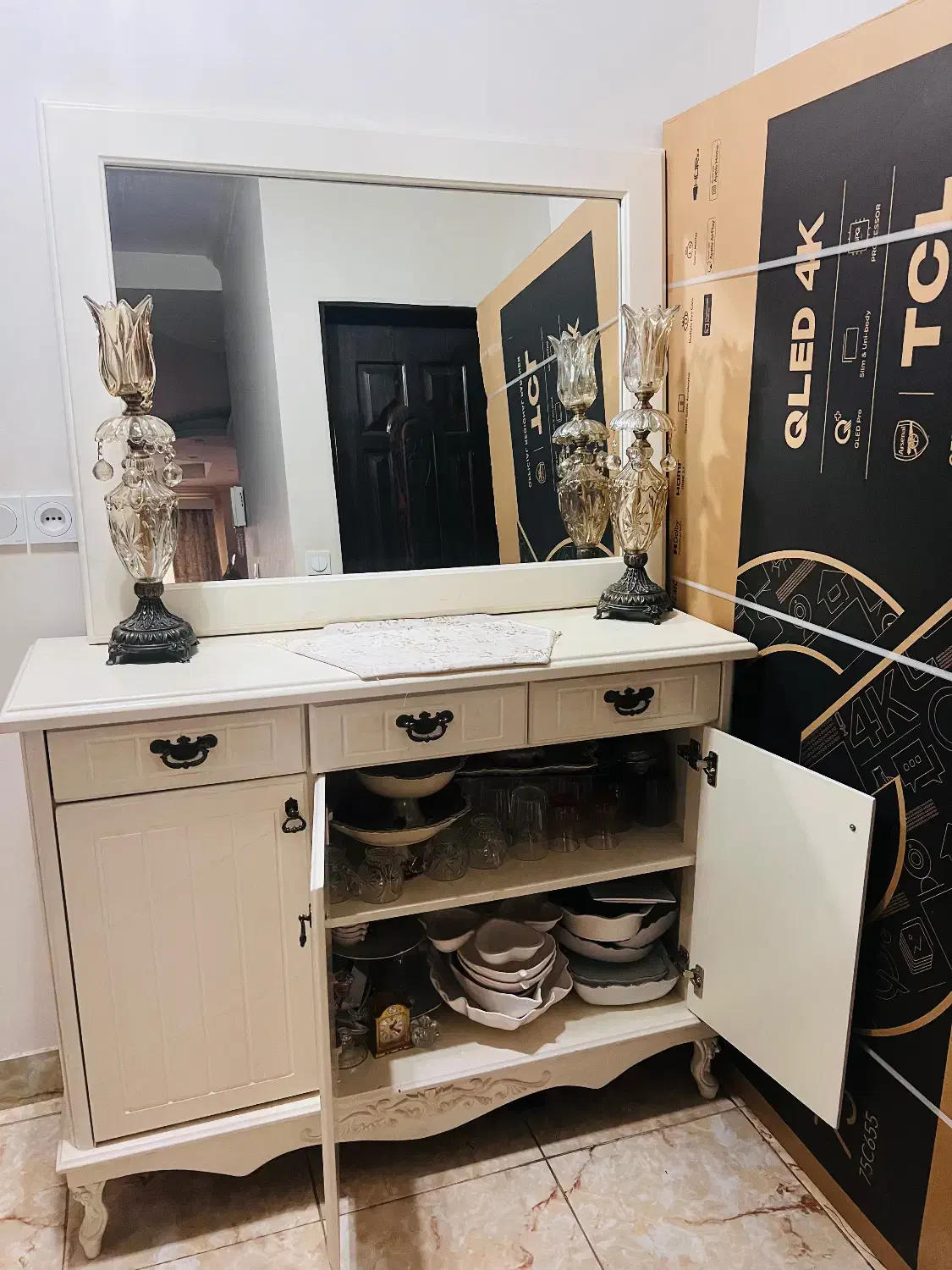 آیینه و کنسول|بوفه، ویترین، کنسول|رشت, استقامت ۱|دیوار