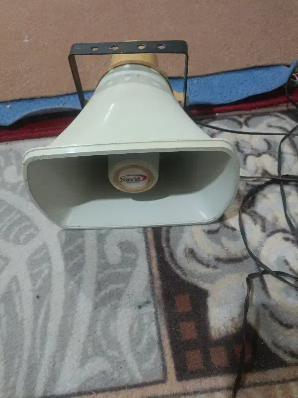 بلند گو دستی کم کار نوید|پخش‌کننده همراه|ارومیه, |دیوار