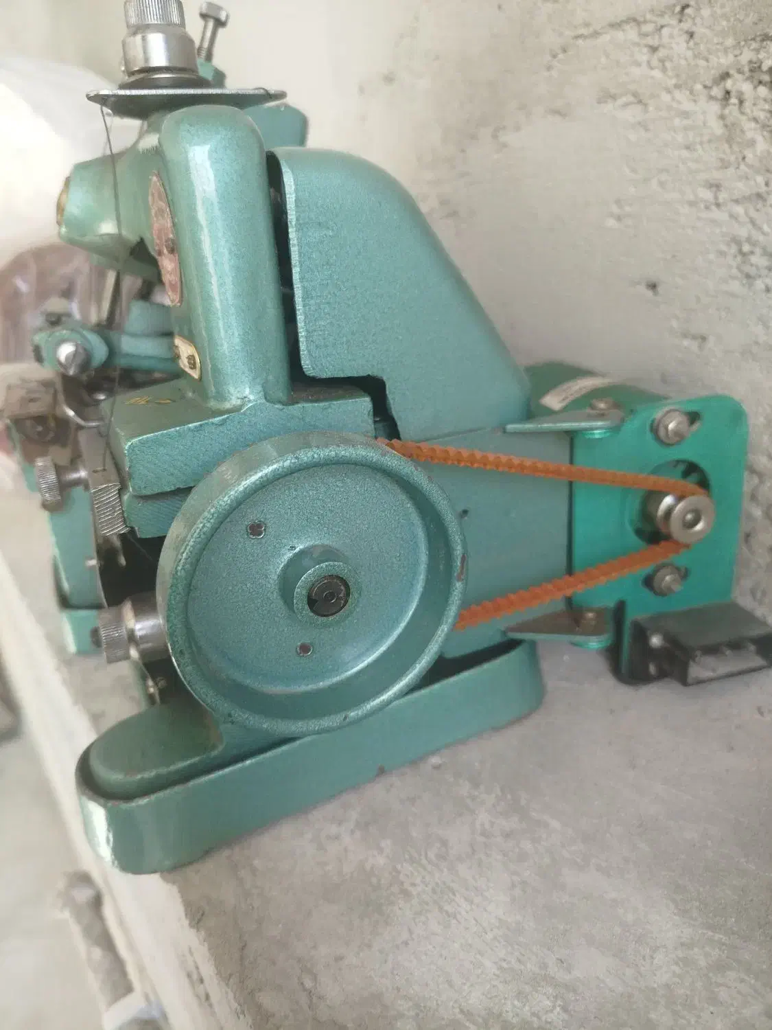 چرخ سر دوز|چرخ خیاطی و ریسندگی|اصفهان, شهرک ولیعصر|دیوار