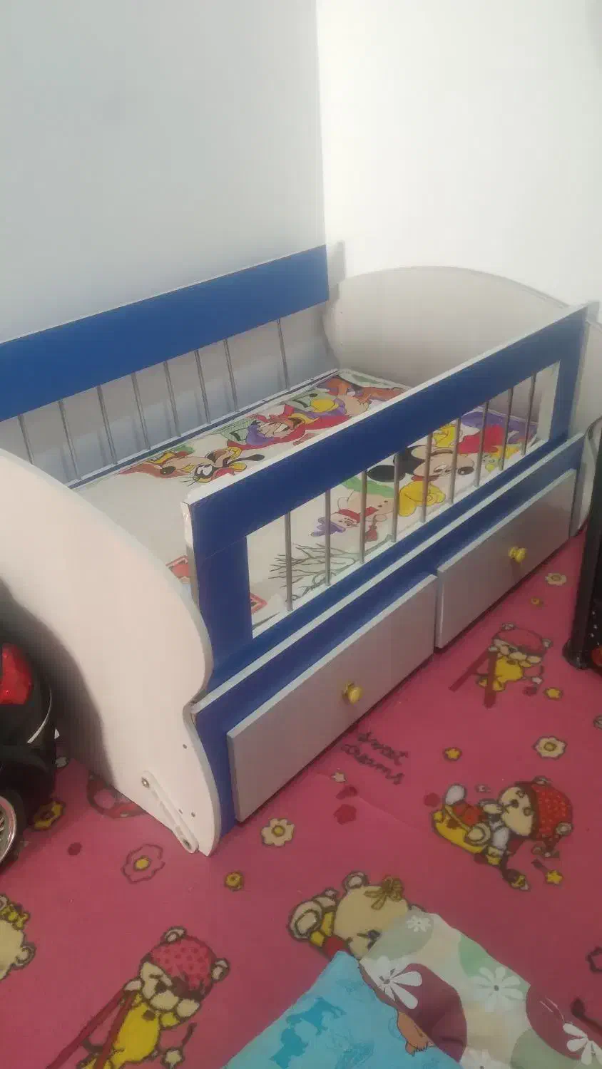 تخت کودک در حد نو|تخت و صندلی بچه|تربت جام, میان جام|دیوار