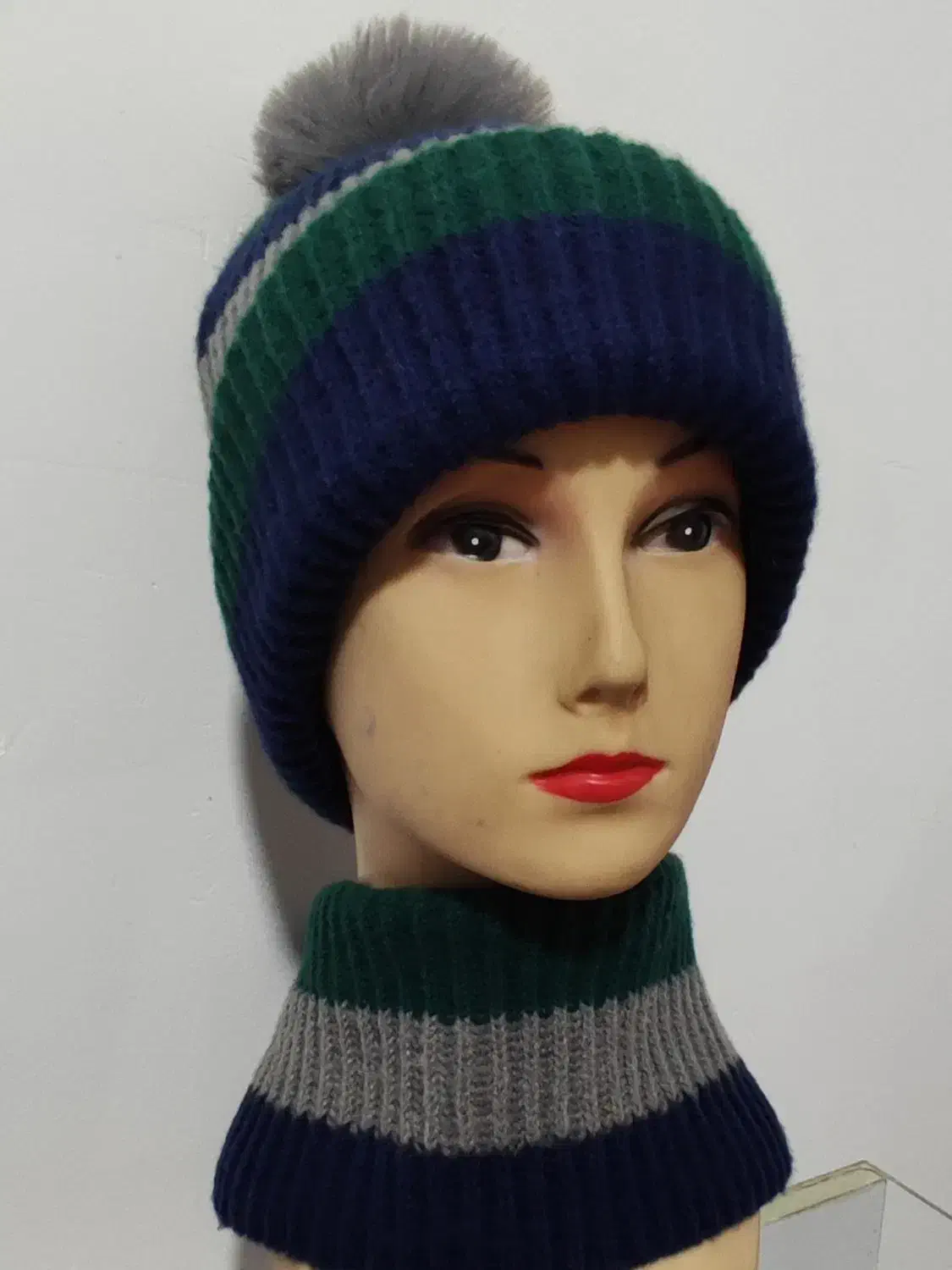 کلاه زمستانی|لباس|رشت, باهنر|دیوار