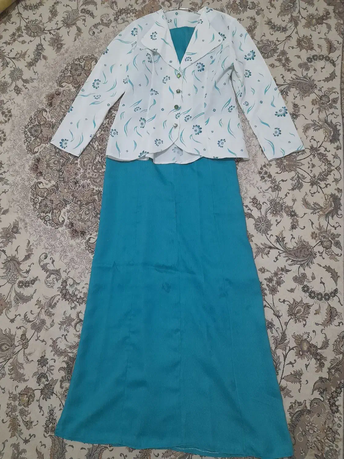 دو عدد کت دامن هدیه داده میشود|لباس|مهاجران, |دیوار