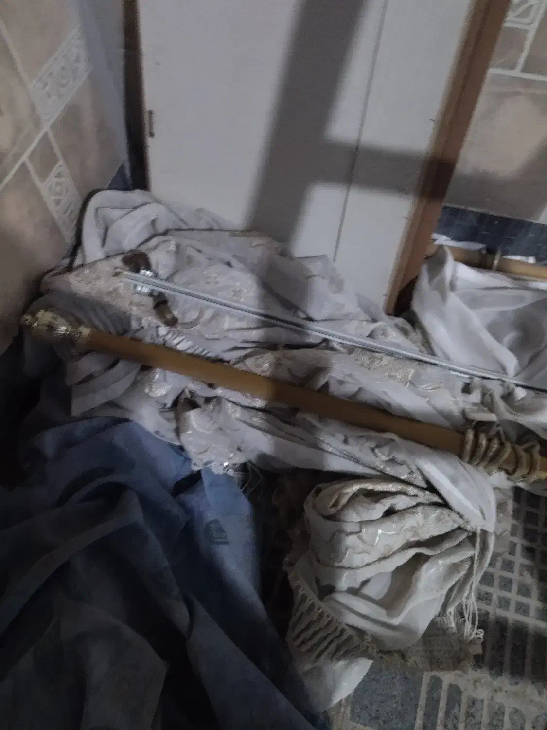 2تخت خواب نوجوان لباس وشال وکلاه دخترونه.|تخت و سرویس خواب|نورآباد, |دیوار