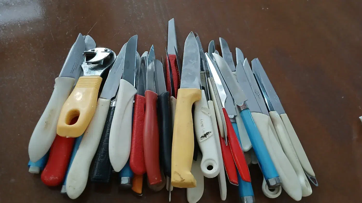 ۴۰ عدد چاقو|ظروف پخت‌وپز|دورود, |دیوار