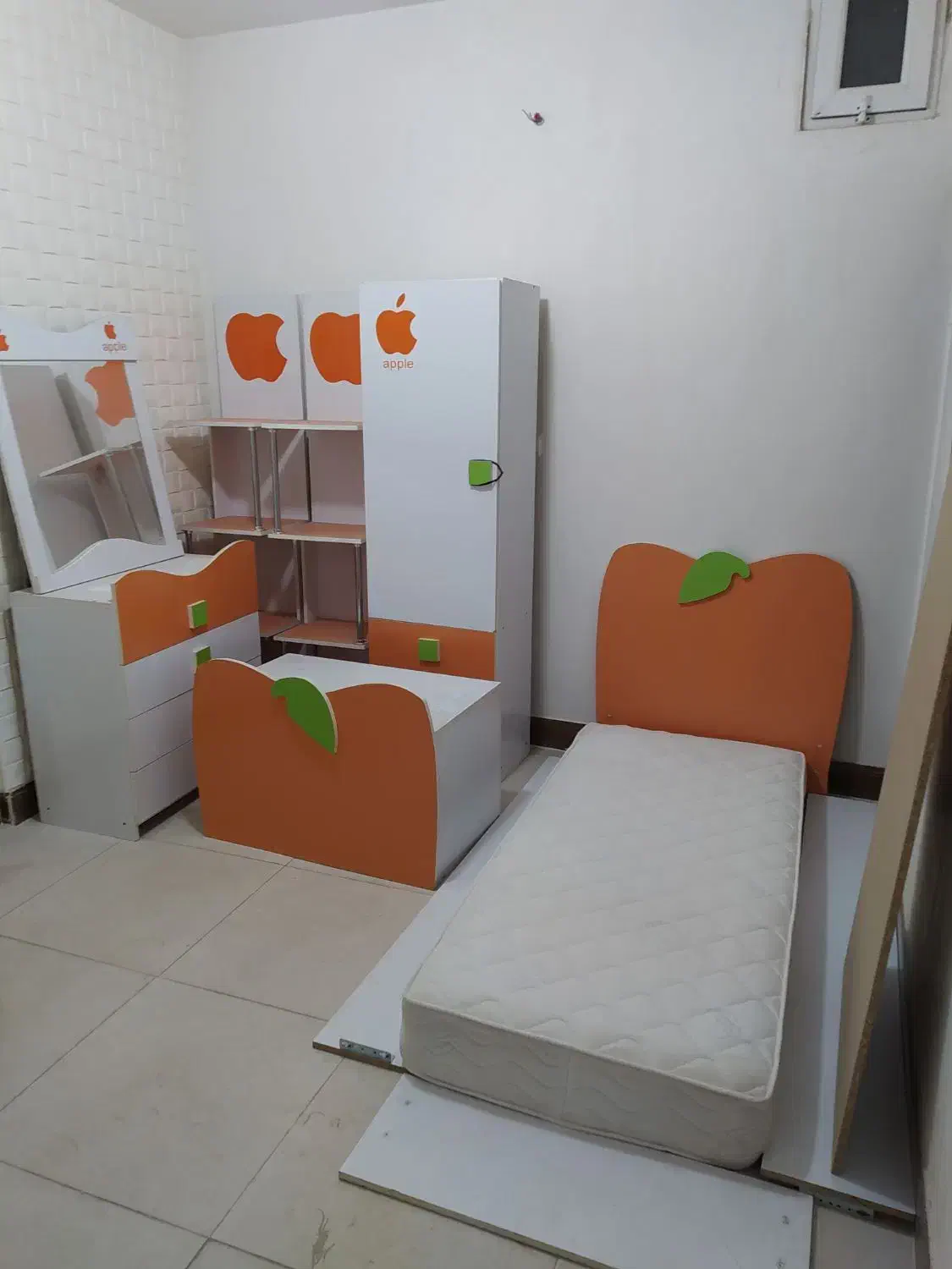 تخت خواب نوجوان|تخت و سرویس خواب|ملایر, |دیوار