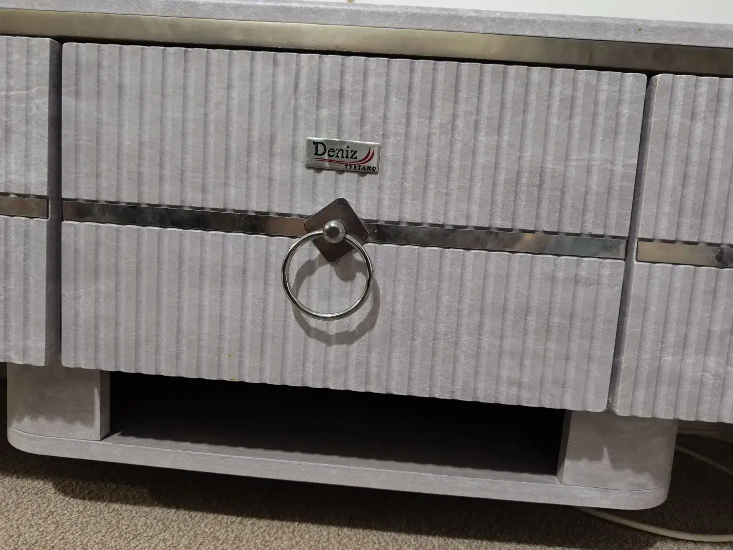 جارو برقی ، میز تلویزیون ، کریر ،میز و گل میز|میز تلویزیون|شیراز, شهرک گلستان شمالی|دیوار