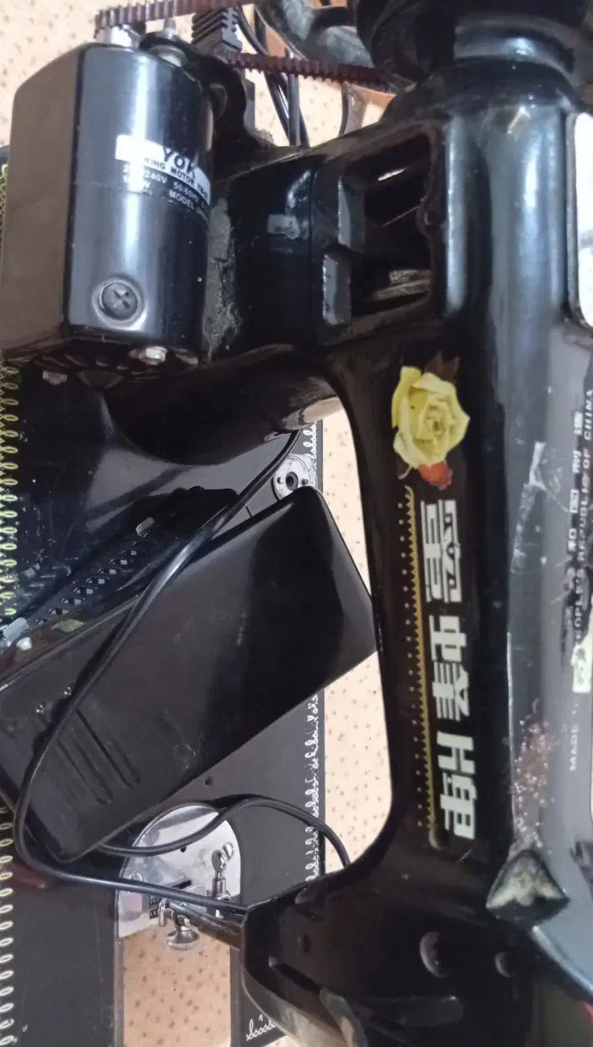 چرخ خیاطی قدیمی برقی درحدنوتمیز|چرخ خیاطی و ریسندگی|جیرفت, |دیوار