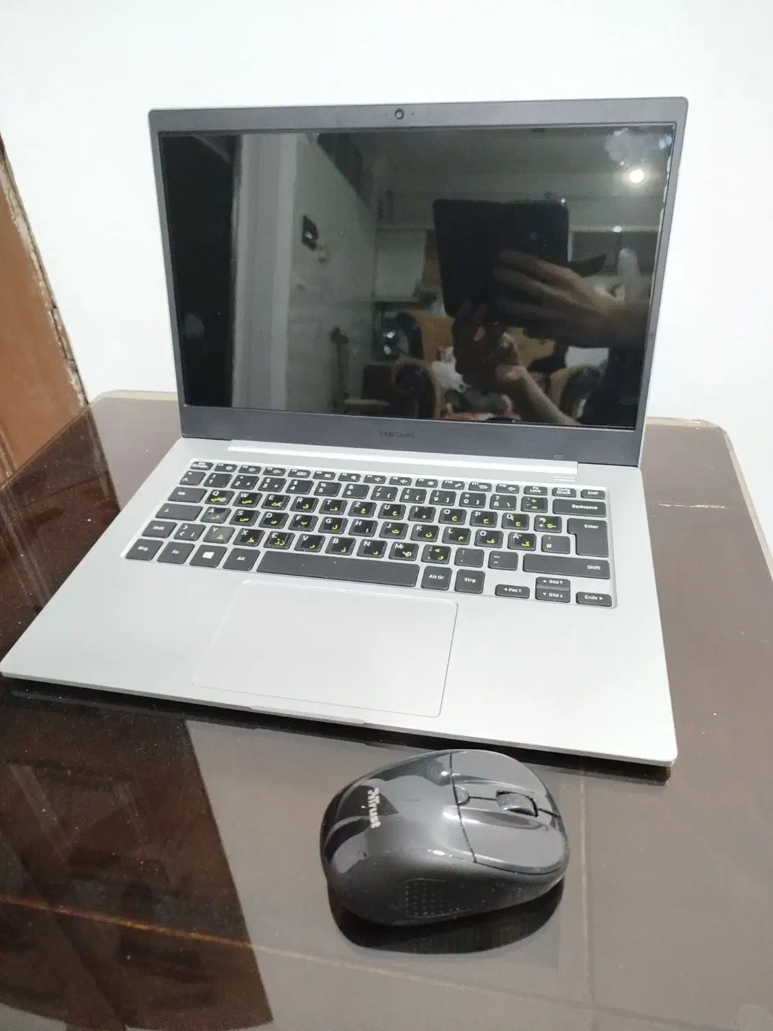 لب تاب|رایانه همراه|مشهد, کوشش|دیوار