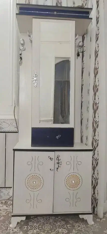 جاکفشی|جاکفشی، کمد، دراور|نیمروز, |دیوار