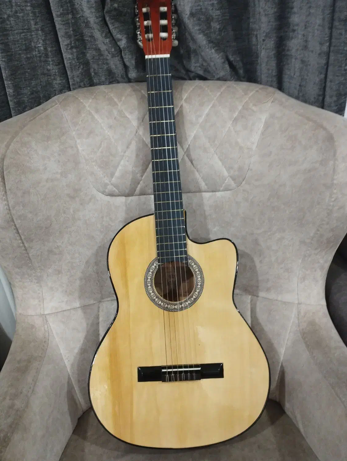 گیتار خوش رنگ نو|گیتار، بیس، امپلیفایر|اندیمشک, |دیوار