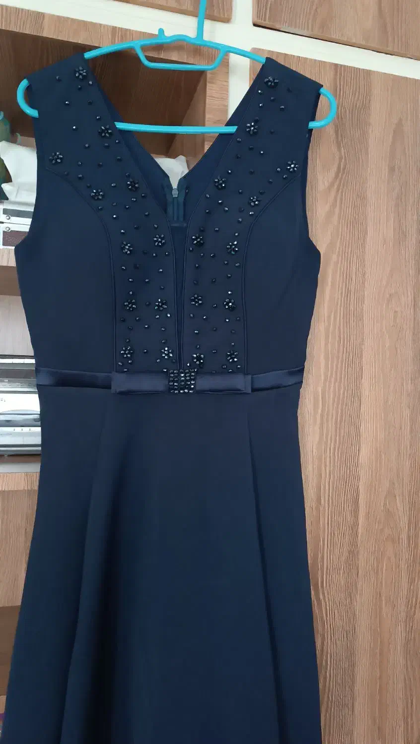 لباس مجلسی|لباس|آشخانه, |دیوار