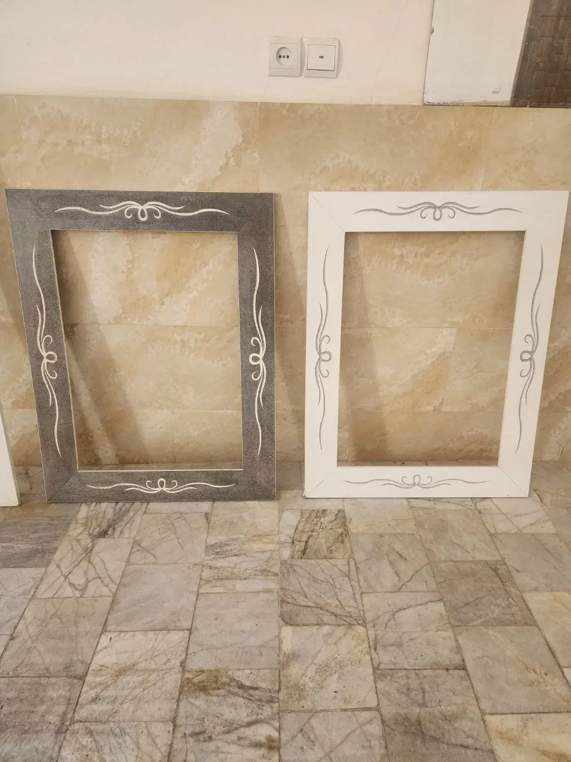 قاب آینه آرایشگاه|آرایشگاه و سالنهای زیبایی|کاشمر, |دیوار