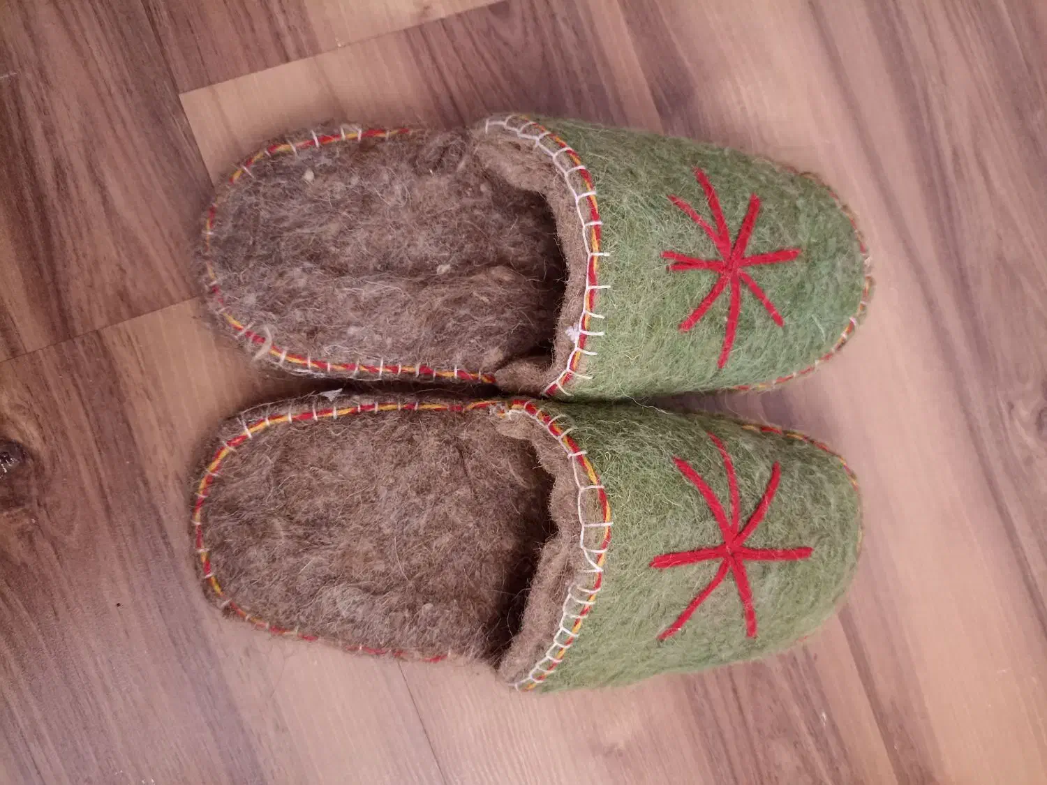 دمپایی نمدی دستساز ، کفش نمدی|کیف، کفش، کمربند|پرند, فاز ۵|دیوار