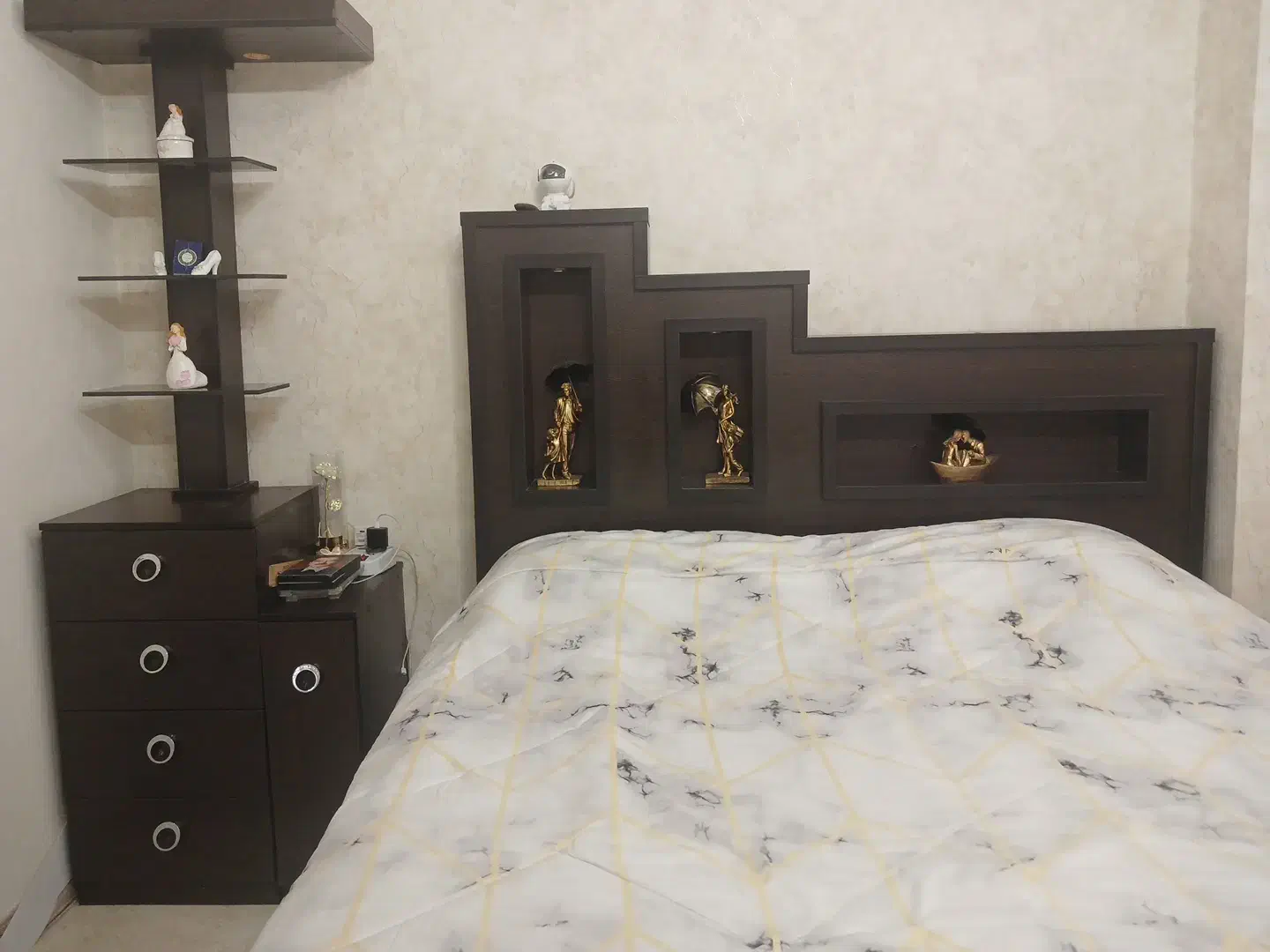 سرویس خواب دو نفره تخت خواب دو نفره جکدار و جادار|تخت و سرویس خواب|ری, شهید غیوری (ابن باویه)|دیوار