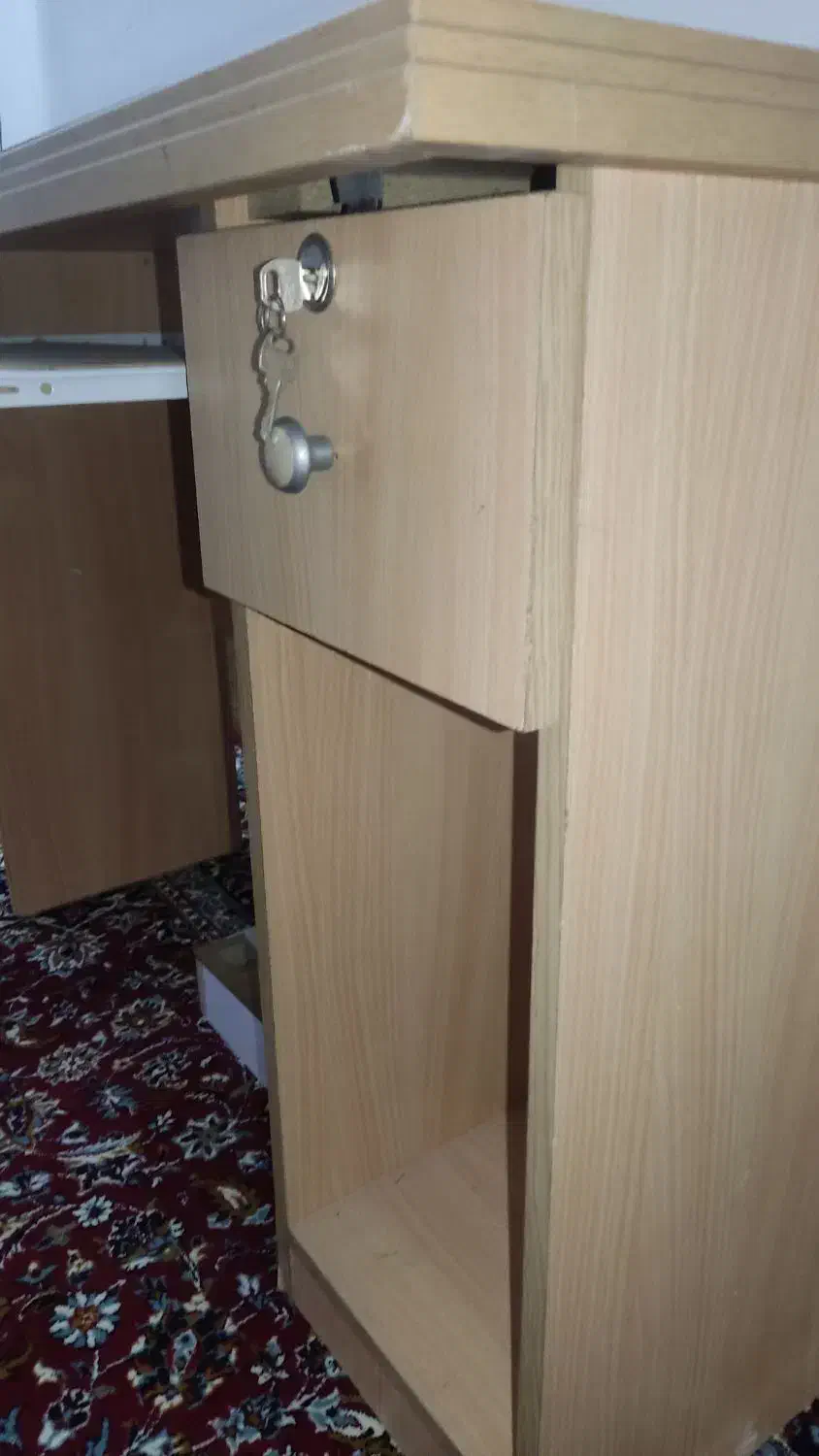 میز نو|میز تحریر و کامپیوتر|میانه, |دیوار