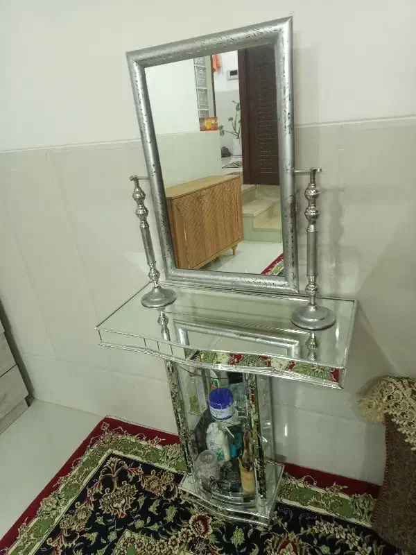 آینه و میز|مبلمان خانگی و میز عسلی|یزد, |دیوار