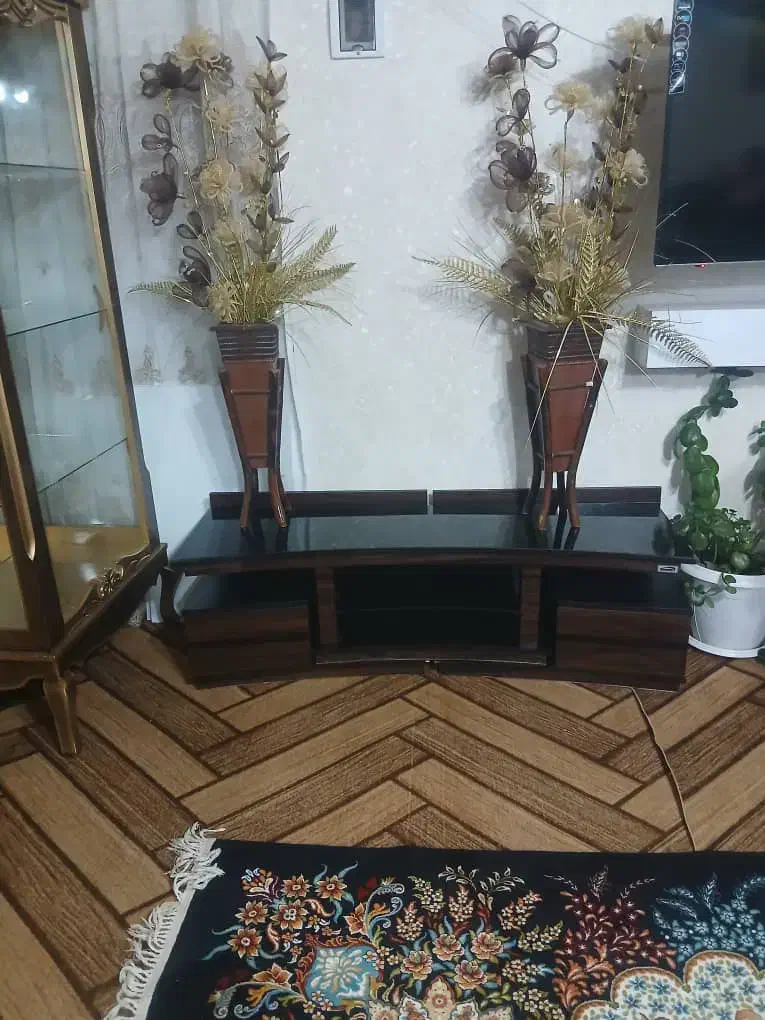 میز تلویزیون و ویترین و گلدان|بوفه، ویترین، کنسول|داران, |دیوار