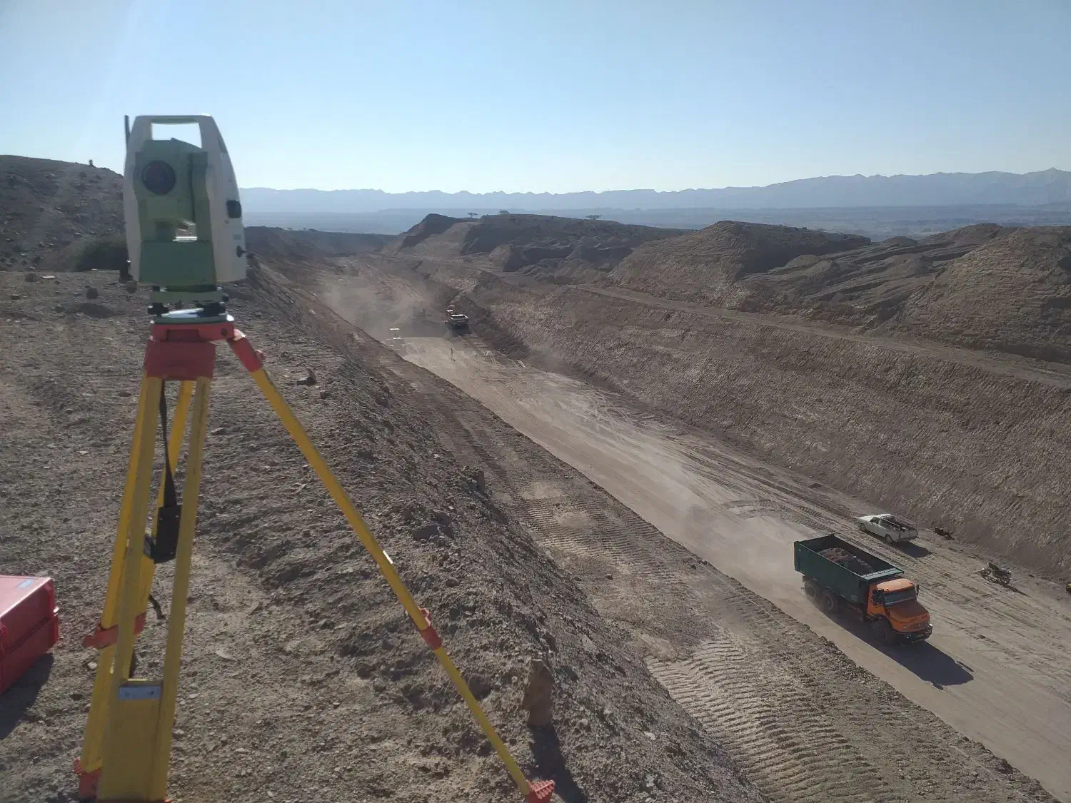 نقشه بردار .طراحی .دفتر فنی .اجرا راهسازی|خدمات پیشه و مهارت|خمیر, |دیوار